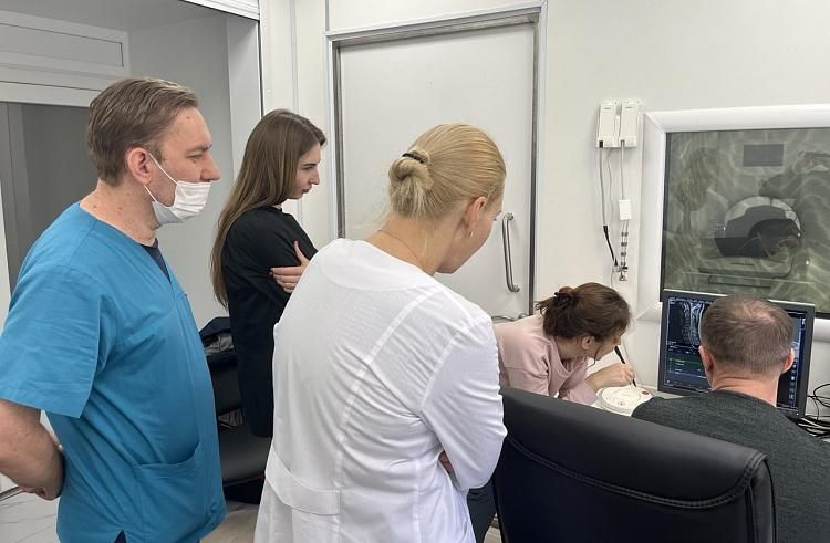 Медики Приморья делятся опытом с коллегами из ДНР