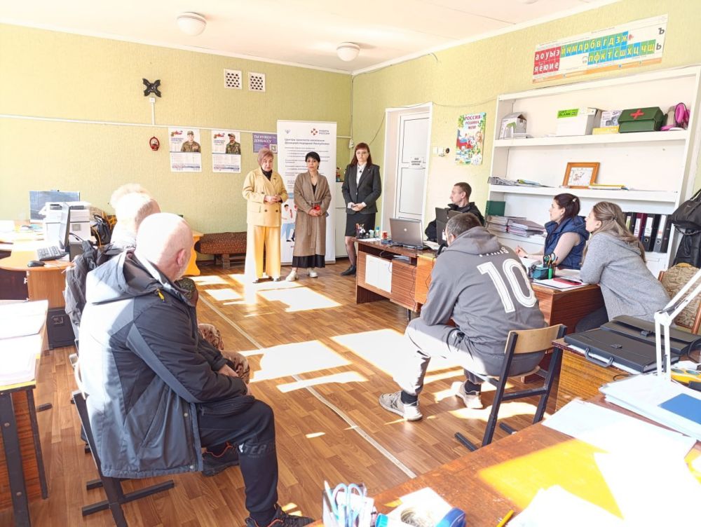 Роман Конев: 9 апреля 2025 года состоялась встреча представителей ГБУ «Горловский городской центр занятости» с отделением филиала Фонда «Защитники Отечества» в ДНР в Центрально-Городском районе г. Горловка и участниками СВО