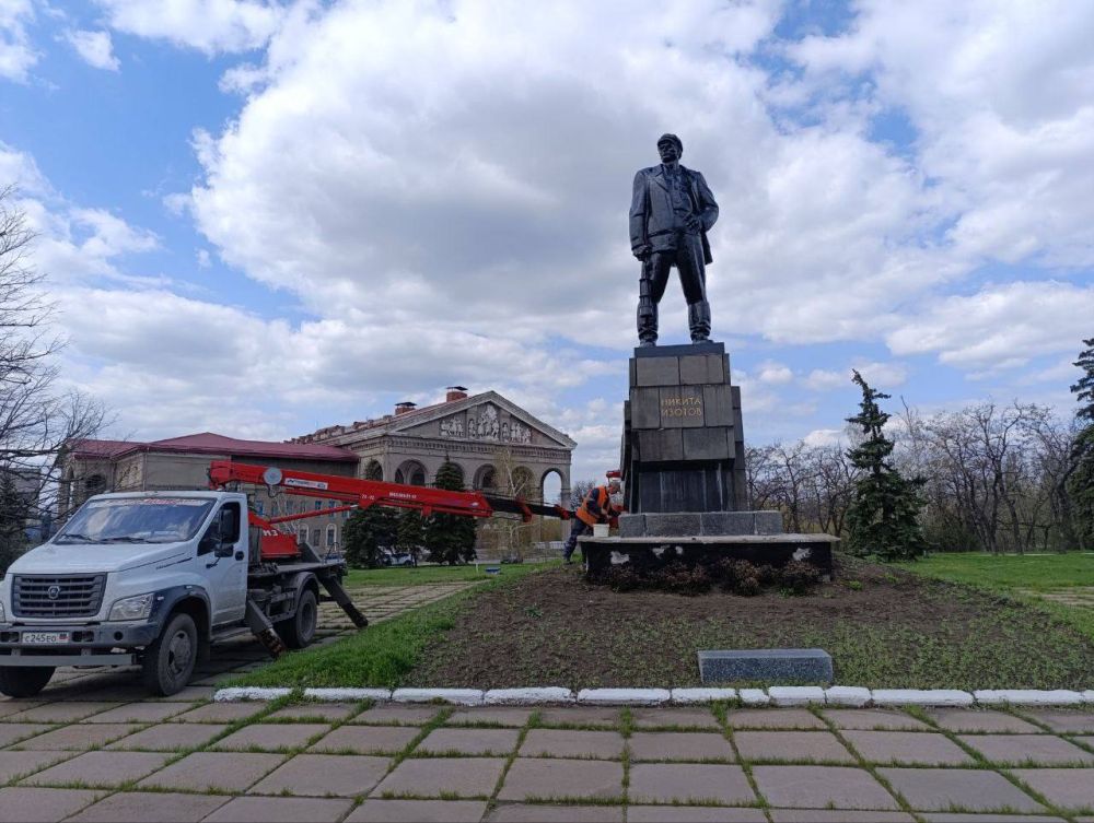  :    л       