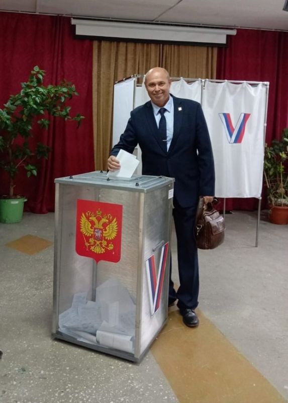 Роман Конев: Сегодня свой день рождения отмечает представитель Кемеровской области - Кузбасса в городе Горловка Вячеслав Мещеряков