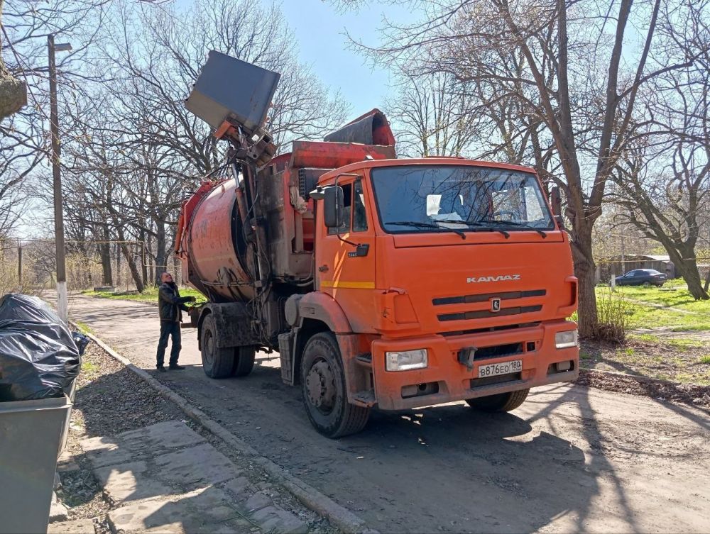Горловским филиалом ГУП ДНР «ДОНСНАБКОМПЛЕКТ» ежедневно производится работа по вывозу твердых коммунальных отходов согласно утвержденного графика с территории города на полигон