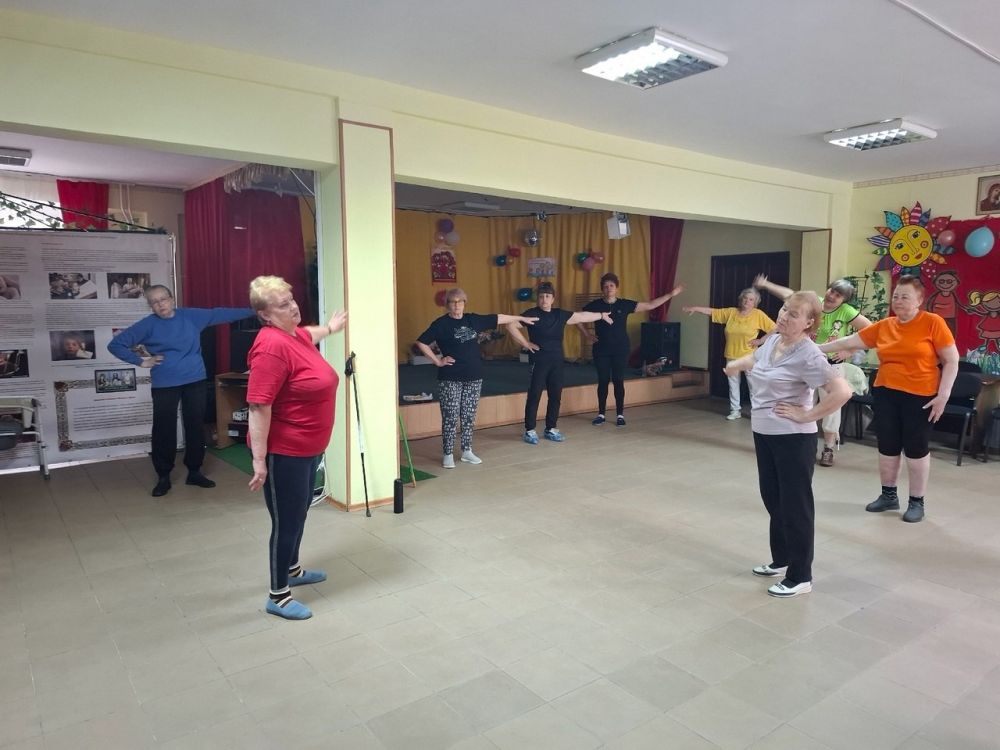 «ПЛОЩАДКА ЗДОРОВЬЯ». Зачем делать зарядку, если можно взбодриться от чашки кофе? Увы