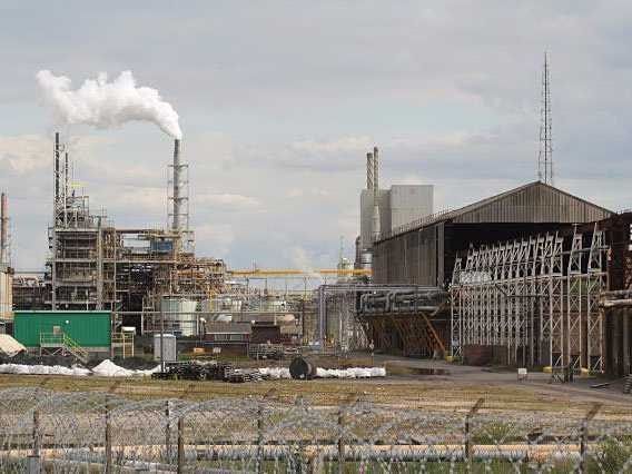 Крупный химический завод "Стирол" в Горловке, Мариупольский металлургический комбинат им. Ильича и еще восемь промышленных предприятий ДНР заработают до конца 2025 года, сообщил глава республики Денис Пушилин