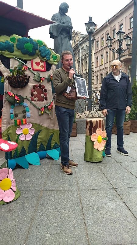 Горловский театр кукол принял участие в XVII Международном фестивале кукольных и синтетических театров «КУКАРТ» город Санкт-Петербург Горловский театр кукол принял участие в XVII Международном фестивале кукольных и синтетических театров «КУКАРТ» город Санкт-Петербург