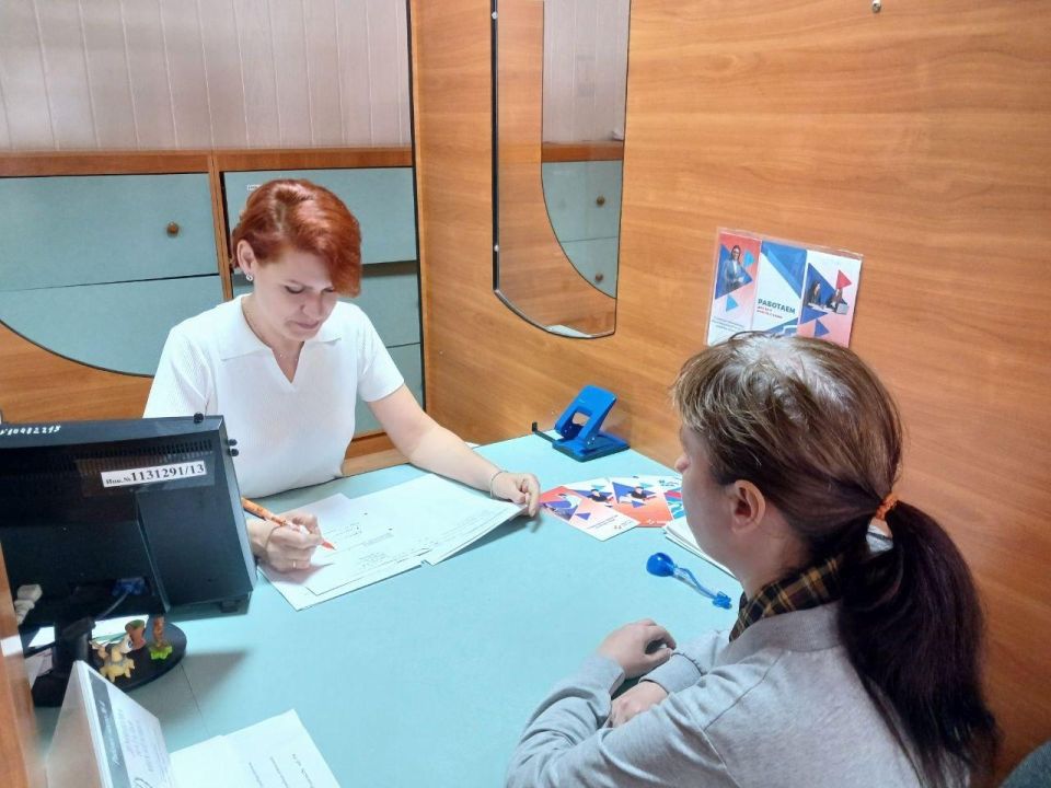 Жители Дзержинска нашли работу благодаря центру занятости Горловки Жители Дзержинска нашли работу благодаря центру занятости Горловки