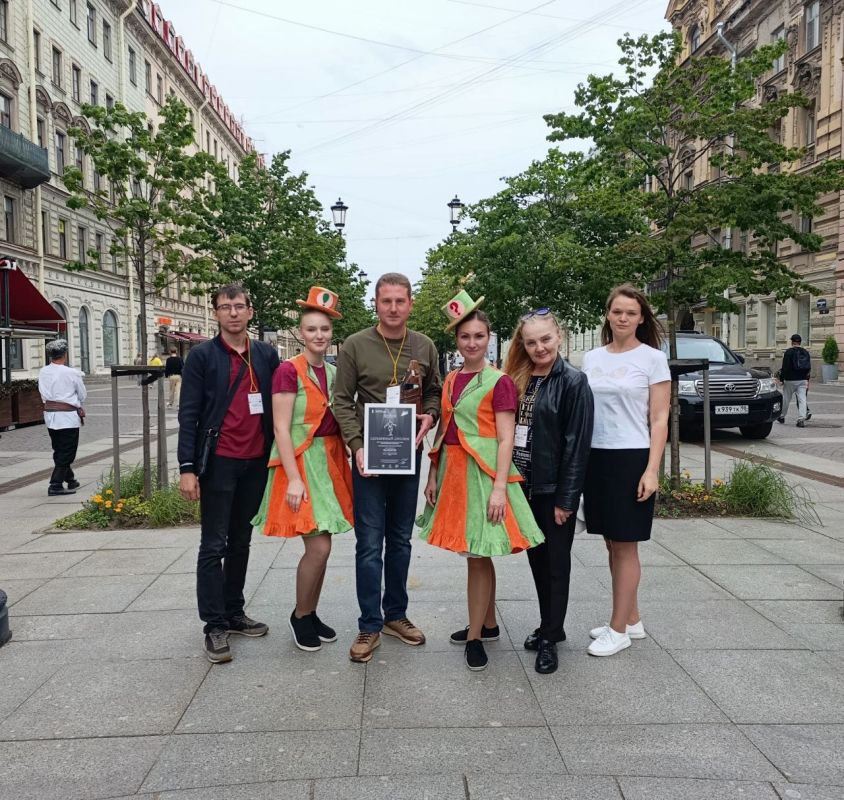 Горловский театр кукол принял участие в XVII Международном фестивале кукольных и синтетических театров «КУКАРТ» город Санкт-Петербург Горловский театр кукол принял участие в XVII Международном фестивале кукольных и синтетических театров «КУКАРТ» город Санкт-Петербург