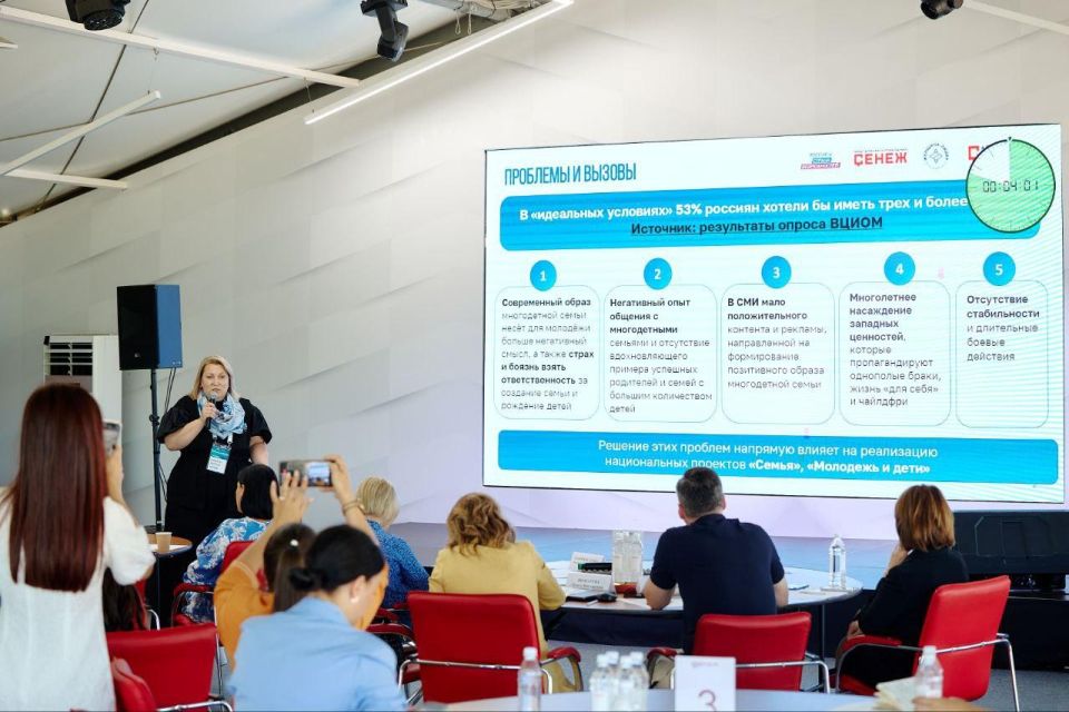 Горловчанка получила диплом программы «Женщина-лидер. Донбасс и Новороссия 2.0» Горловчанка получила диплом программы «Женщина-лидер. Донбасс и Новороссия 2.0»