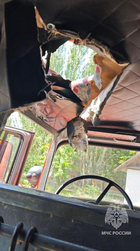 В Горловке из-за атаки беспилотника пострадали трое сотрудников МЧС России В Горловке из-за атаки беспилотника пострадали трое сотрудников МЧС России