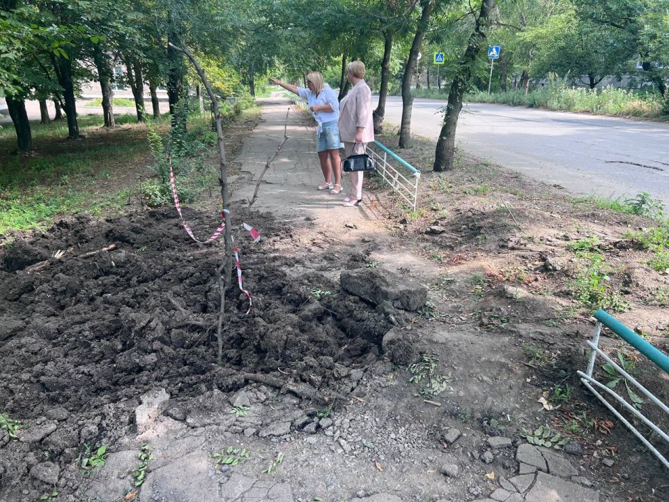 Константин Кузьмин: По поручению Главы ДНР Дениса Пушилина совместными силами депутатов Народного Совета ДНР, бригад коммунальщиков, муниципальных властей и всей команды Главы за период с 8 июля устранено более 100 порывов... Константин Кузьмин: По поручению Главы ДНР Дениса Пушилина совместными силами депутатов Народного Совета ДНР, бригад коммунальщиков, муниципальных властей и всей команды Главы за период с 8 июля устранено более 100 порывов...