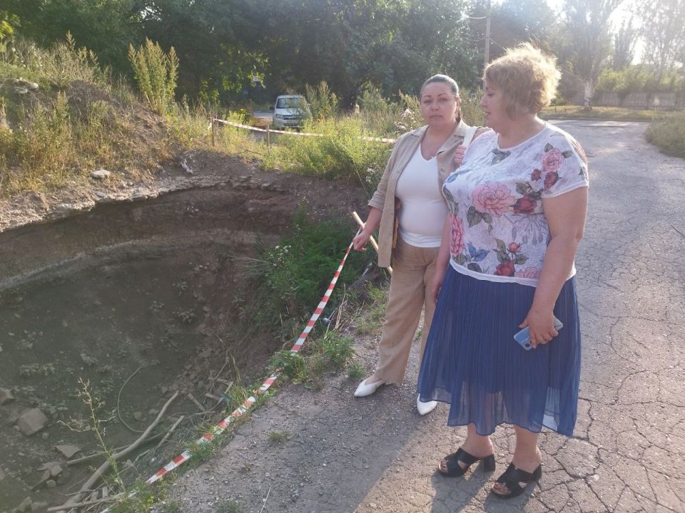 Константин Кузьмин: По поручению Главы ДНР Дениса Пушилина совместными силами депутатов Народного Совета ДНР, бригад коммунальщиков, муниципальных властей и всей команды Главы за период с 8 июля устранено более 100 порывов... Константин Кузьмин: По поручению Главы ДНР Дениса Пушилина совместными силами депутатов Народного Совета ДНР, бригад коммунальщиков, муниципальных властей и всей команды Главы за период с 8 июля устранено более 100 порывов...