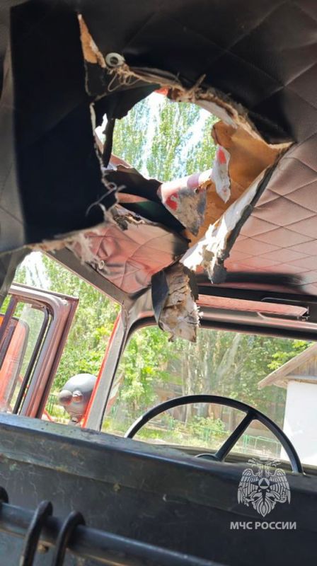 В Горловке из-за атаки беспилотника пострадали трое сотрудников МЧС России В Горловке из-за атаки беспилотника пострадали трое сотрудников МЧС России