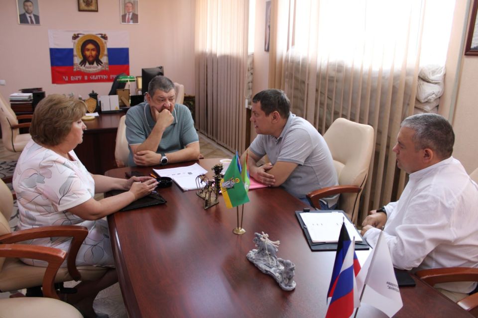 Иван Приходько: Во исполнение поручения Главы Донецкой Народной Республики Дениса Владимировича Пушилина сегодня провел встречу с Министром образования и науки ДНР Олегом Владимировичем Трофимовым Иван Приходько: Во исполнение поручения Главы Донецкой Народной Республики Дениса Владимировича Пушилина сегодня провел встречу с Министром образования и науки ДНР Олегом Владимировичем Трофимовым