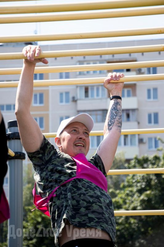 Соревновались и взрослые, и дети: в ДНР прошел отборочный этап всероссийской игры «Семейная Зарница» Соревновались и взрослые, и дети: в ДНР прошел отборочный этап всероссийской игры «Семейная Зарница»