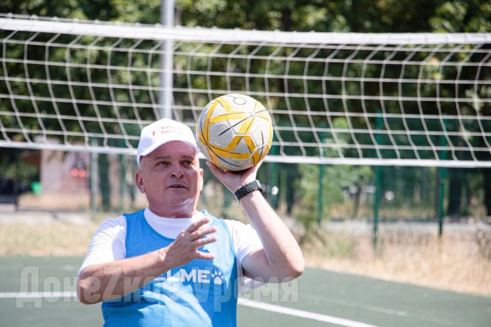 Соревновались и взрослые, и дети: в ДНР прошел отборочный этап всероссийской игры «Семейная Зарница» Соревновались и взрослые, и дети: в ДНР прошел отборочный этап всероссийской игры «Семейная Зарница»