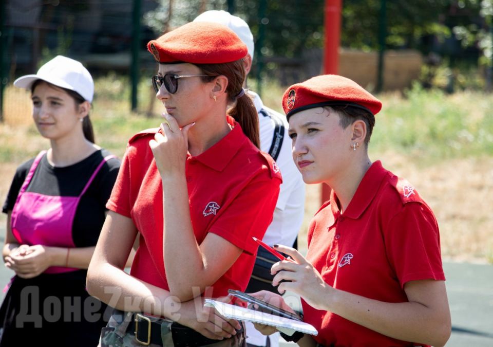 Соревновались и взрослые, и дети: в ДНР прошел отборочный этап всероссийской игры «Семейная Зарница» Соревновались и взрослые, и дети: в ДНР прошел отборочный этап всероссийской игры «Семейная Зарница»