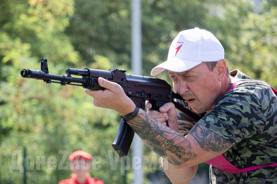 Соревновались и взрослые, и дети: в ДНР прошел отборочный этап всероссийской игры «Семейная Зарница» Соревновались и взрослые, и дети: в ДНР прошел отборочный этап всероссийской игры «Семейная Зарница»