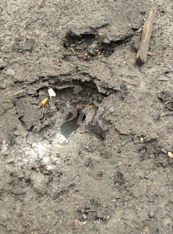 Иван Приходько: Последствия сброса взрывоопасного предмета с БПЛА украинских террористов на кровлю одного из домов в жилом массиве «Комсомолец» (Никитовский район Горловки) Иван Приходько: Последствия сброса взрывоопасного предмета с БПЛА украинских террористов на кровлю одного из домов в жилом массиве «Комсомолец» (Никитовский район Горловки)