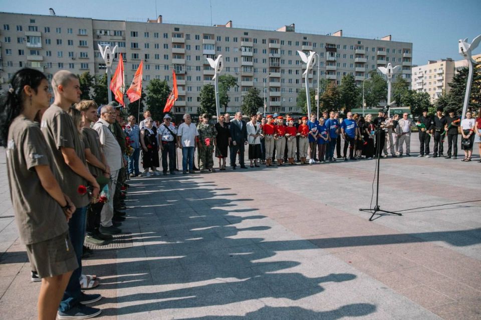 В Мариуполе минутой молчания почтили память всех детей, погибших от агрессии ВСУ В Мариуполе минутой молчания почтили память всех детей, погибших от агрессии ВСУ