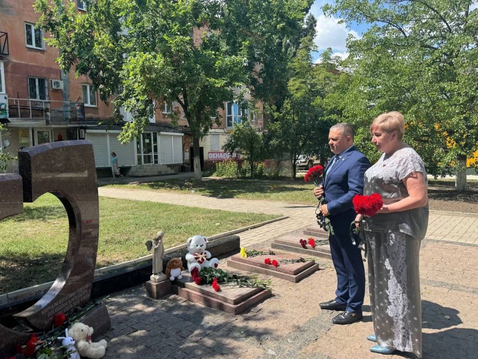 В Горловке почтили память невинно убиенных мирных жителей города