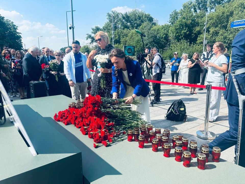 Анна Кузнецова: На площади ДНР в Москве прошла акция в память о погибших от рук ВСУ детях