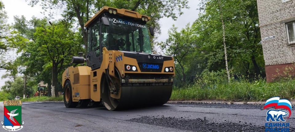 В Горловке продолжается ремонт дорог В Горловке продолжается ремонт дорог
