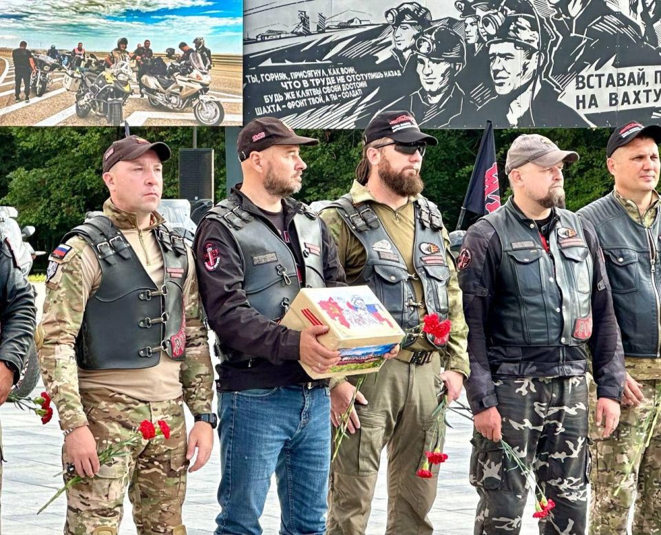 Кузбасские байкеры повезли гуманитарную помощь в Горловку Кузбасские байкеры повезли гуманитарную помощь в Горловку