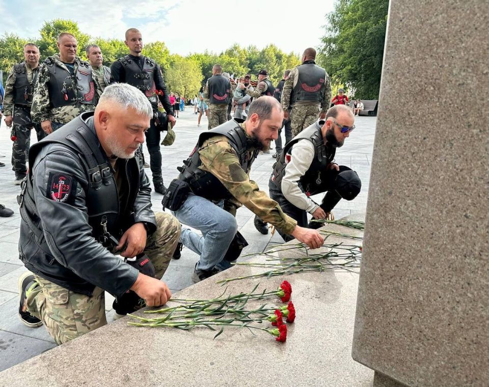 Кузбасские байкеры повезли гуманитарную помощь в Горловку Кузбасские байкеры повезли гуманитарную помощь в Горловку