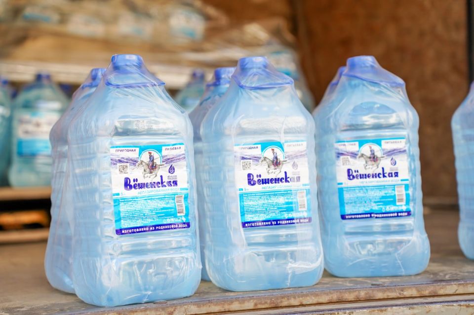 Волонтеры доставили 2 тонны питьевой воды в Донецкую больницу и приют для животных, где не было подачи воды несколько дней Волонтеры доставили 2 тонны питьевой воды в Донецкую больницу и приют для животных, где не было подачи воды несколько дней