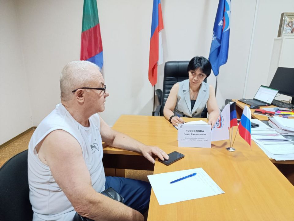 Личный прием граждан провела исполнительный секретарь Горловского отделения партии «Единая Россия» Инает Розводова