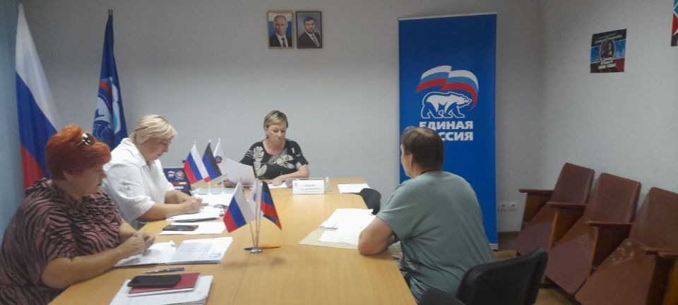 Роман Конев: Состоялся приём граждан депутатом Горловского городского совета Донецкой Народной Республики первого созыва Светланой Евсеенко в местной общественной приёмной Председателя Партии «ЕДИНАЯ РОССИЯ» Дмитрия...