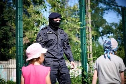 Сотрудники Росгвардии посетили детский социальный центр в Горловке