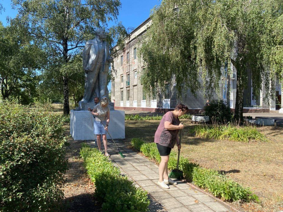 Иван Приходько: В Калининском районе Горловки продолжается всероссийский партийный проект «Единой России» «Городская среда» Иван Приходько: В Калининском районе Горловки продолжается всероссийский партийный проект «Единой России» «Городская среда»