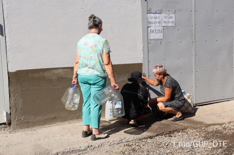 БОРЬБА ЗА ВОДОСНАБЖЕНИЕ: «ДОНБАССТЕПЛОЭНЕРГО» ОРГАНИЗОВАЛИ ОТ СКВАЖИН ТОЧКИ ДЛЯ РАЗБОРА ТЕХНИЧЕСКОЙ ВОДЫ БОРЬБА ЗА ВОДОСНАБЖЕНИЕ: «ДОНБАССТЕПЛОЭНЕРГО» ОРГАНИЗОВАЛИ ОТ СКВАЖИН ТОЧКИ ДЛЯ РАЗБОРА ТЕХНИЧЕСКОЙ ВОДЫ