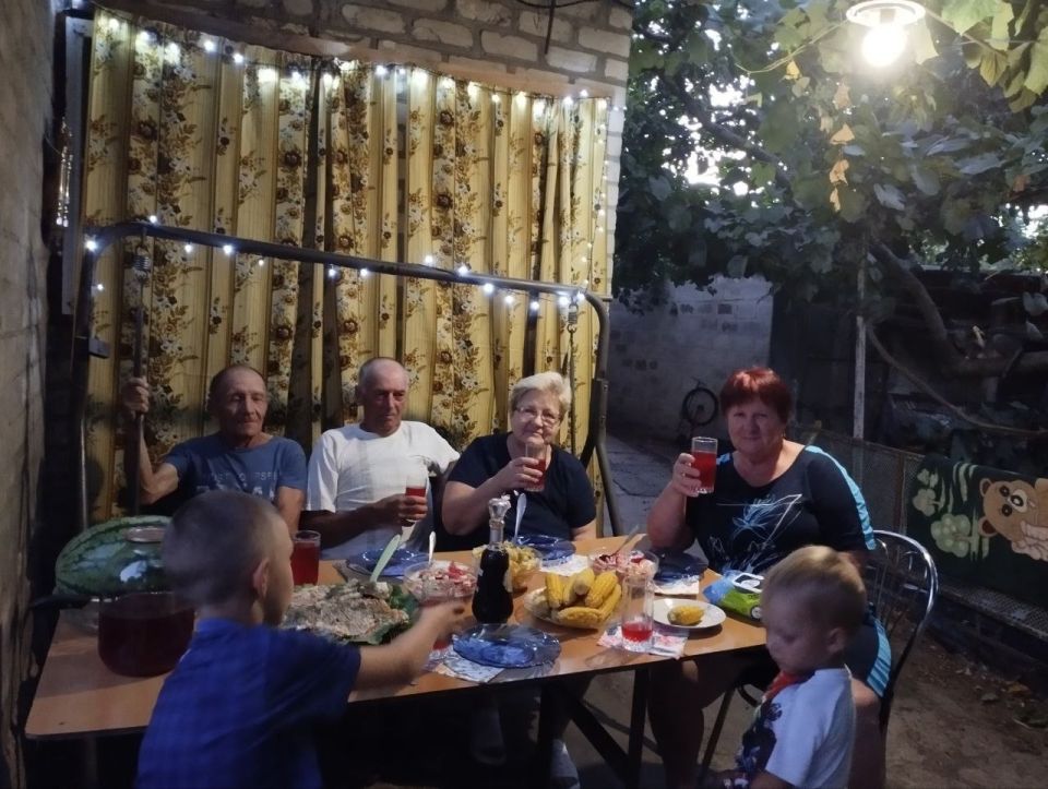 В Калининском районе Горловки продолжается акция «Добрые соседи» В Калининском районе Горловки продолжается акция «Добрые соседи»