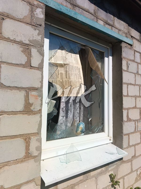 Иван Приходько: Последствия атаки дрона украинских нацистов по одному из домов в жилом массиве «Комсомолец» (Никитовский район Горловки) Иван Приходько: Последствия атаки дрона украинских нацистов по одному из домов в жилом массиве «Комсомолец» (Никитовский район Горловки)