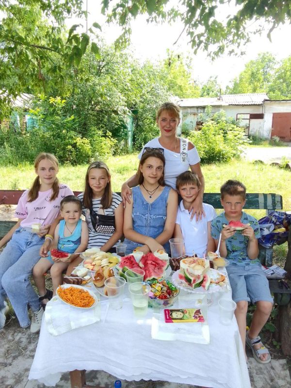 В Калининском районе Горловки продолжается акция «Добрые соседи» В Калининском районе Горловки продолжается акция «Добрые соседи»