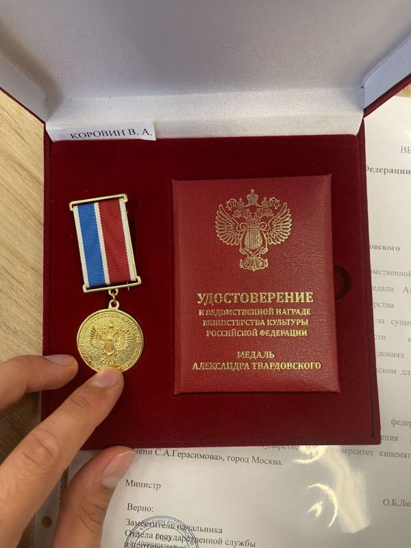 Иван Приходько: На фестивале «Таврида Арт» первый заместитель руководителя Администрации Президента Российской Федерации Сергей Владиленович Кириенко вручил Медаль Александра Твардовского, ведомственную награду Министерства... Иван Приходько: На фестивале «Таврида Арт» первый заместитель руководителя Администрации Президента Российской Федерации Сергей Владиленович Кириенко вручил Медаль Александра Твардовского, ведомственную награду Министерства...