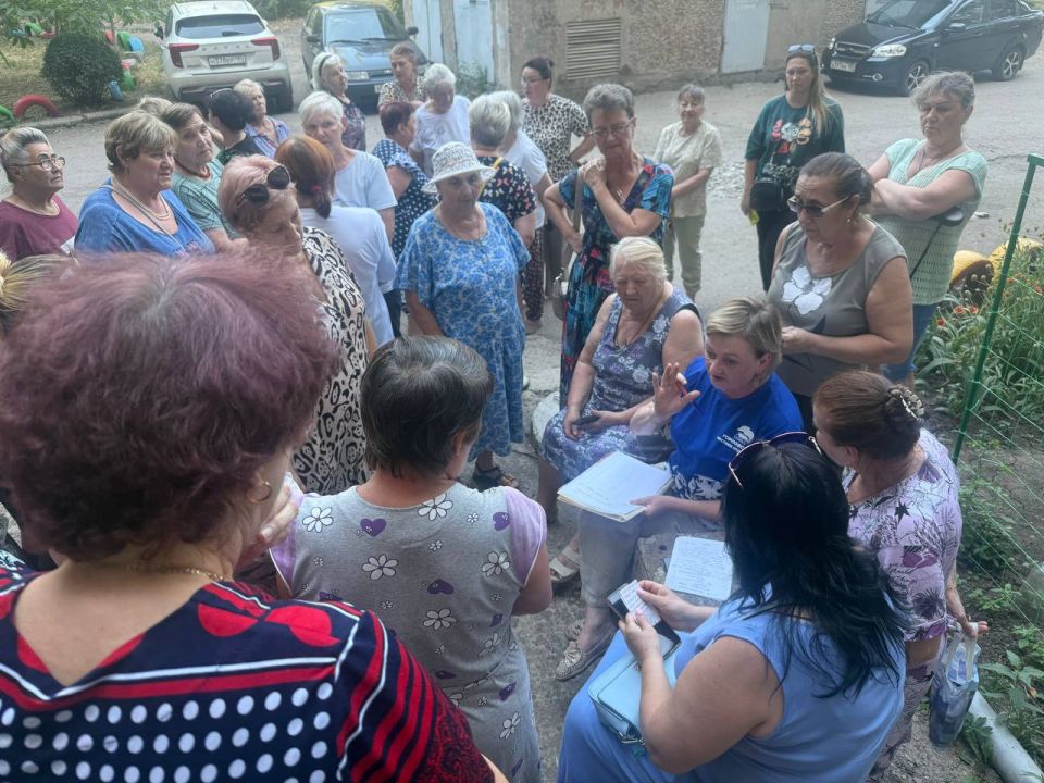 В Горловке в рамках партийной инициативы «Управдом», реализуемой партией «Единая Россия», ведется активное избрание старших по домам В Горловке в рамках партийной инициативы «Управдом», реализуемой партией «Единая Россия», ведется активное избрание старших по домам