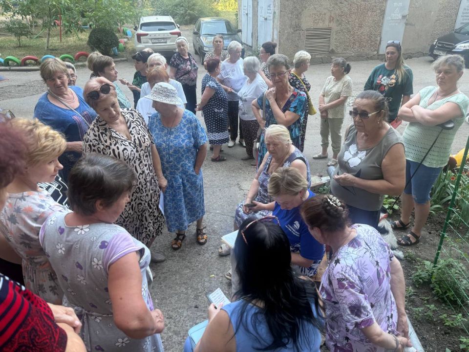 В Горловке в рамках партийной инициативы «Управдом», реализуемой партией «Единая Россия», ведется активное избрание старших по домам В Горловке в рамках партийной инициативы «Управдом», реализуемой партией «Единая Россия», ведется активное избрание старших по домам