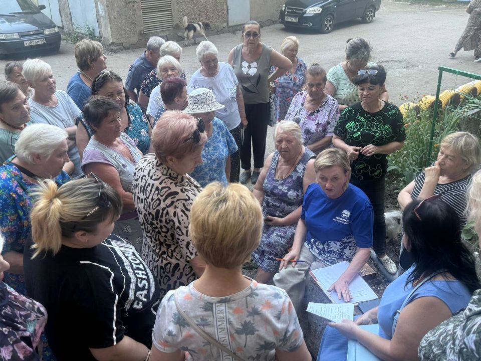 В Горловке в рамках партийной инициативы «Управдом», реализуемой партией «Единая Россия», ведется активное избрание старших по домам В Горловке в рамках партийной инициативы «Управдом», реализуемой партией «Единая Россия», ведется активное избрание старших по домам