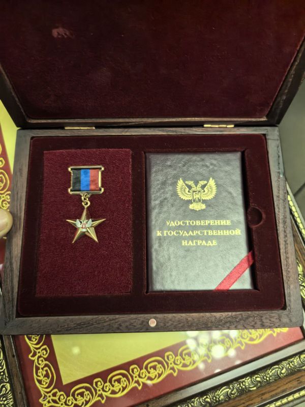 От всей души поздравляем нашего дорогого друга, бессменного главу города Горловка, Ивана Сергеевича Приходько (@Prikhodko1970) с присвоением медали «Золотая Звезда» Героя ДНР - высшей награды, вручаемой за выдающиеся заслуги...