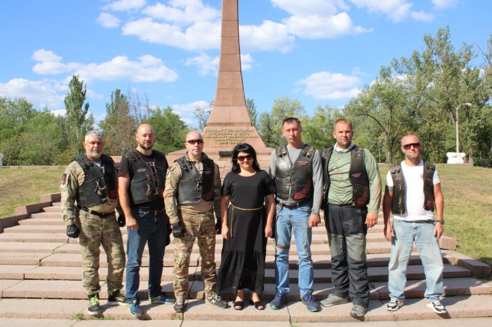 Горловку с дружеским визитом посетили представители Всероссийского мотоклуба «Ночные волки» Кузбасса Горловку с дружеским визитом посетили представители Всероссийского мотоклуба «Ночные волки» Кузбасса