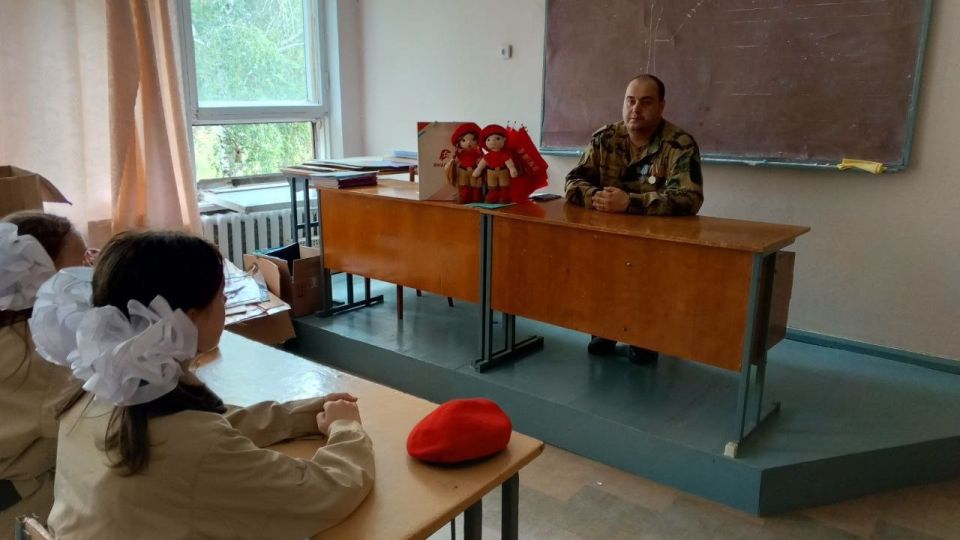 Юнармейцы ВПК «Амазонки» встретились с участником СВО Юнармейцы ВПК «Амазонки» встретились с участником СВО