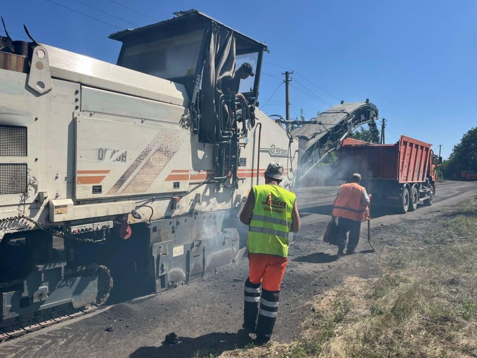 Благоустройство Горловки продолжается при поддержке техники из Кузбасса Благоустройство Горловки продолжается при поддержке техники из Кузбасса