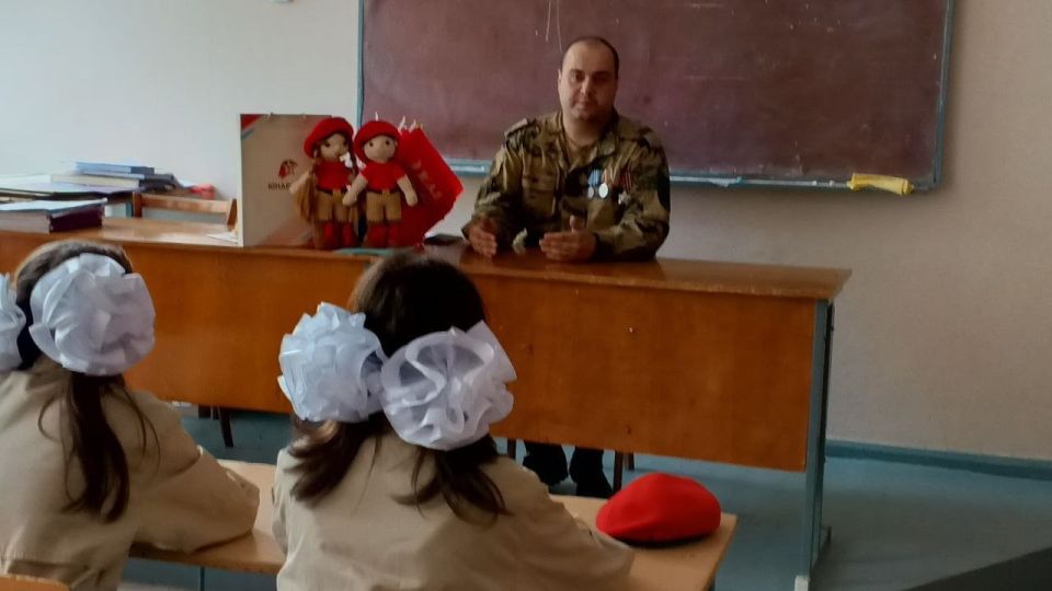 Юнармейцы ВПК «Амазонки» встретились с участником СВО Юнармейцы ВПК «Амазонки» встретились с участником СВО