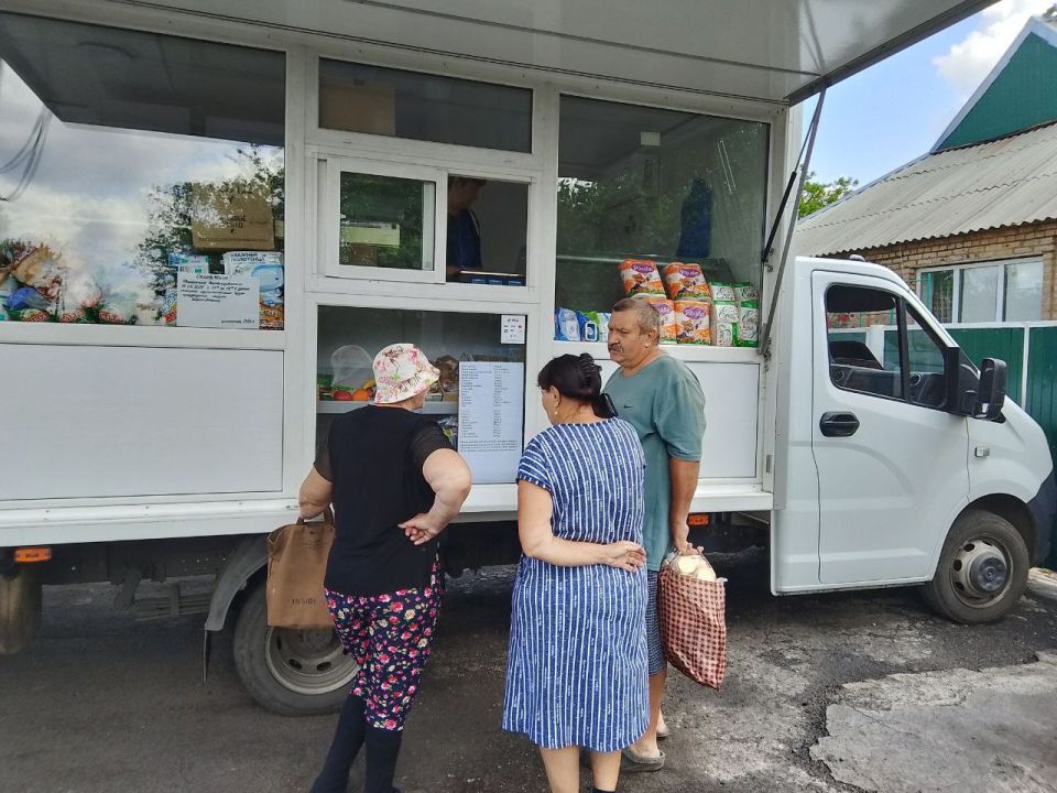 С 2 по 5 августа 2025 года осуществлена выездная торговля с использованием автомагазинов в населенных пунктах городских округов Докучаевск, Горловка, Мариуполь, Харцызск на территории  г. Авдеевка, а также Волновахского... С 2 по 5 августа 2025 года осуществлена выездная торговля с использованием автомагазинов в населенных пунктах городских округов Докучаевск, Горловка, Мариуполь, Харцызск на территории  г. Авдеевка, а также Волновахского...