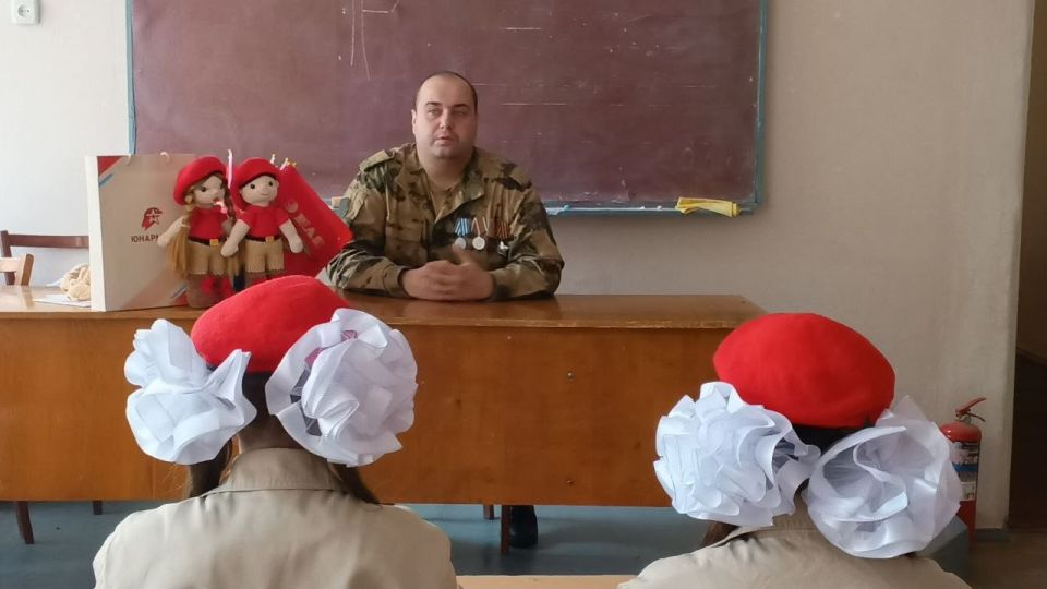 Юнармейцы ВПК «Амазонки» встретились с участником СВО Юнармейцы ВПК «Амазонки» встретились с участником СВО