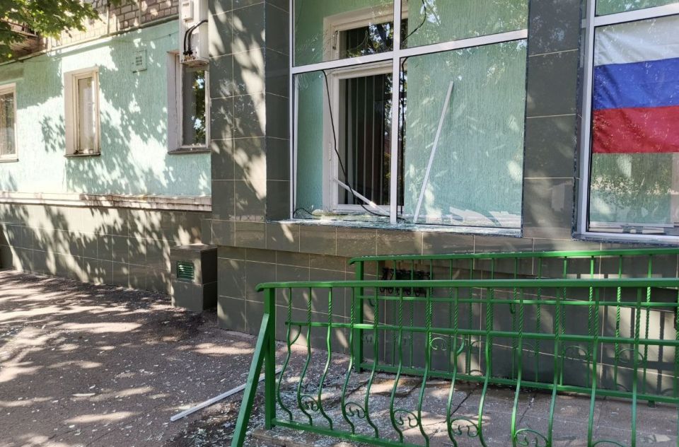 Последствия атаки дрона в центре Горловки Последствия атаки дрона в центре Горловки