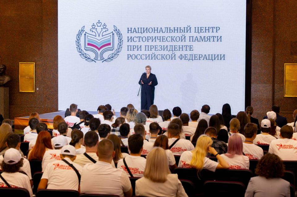 Дважды победители: Минэнерго России организовало патриотическую экскурсию для школьников из Горловки Дважды победители: Минэнерго России организовало патриотическую экскурсию для школьников из Горловки