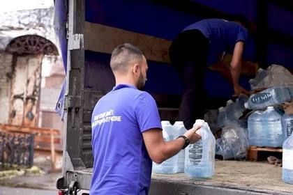 Ребята из Молодой Гвардии доставили пять тонн воды в Никольский монастырь ДНР
